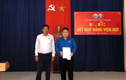 HÒA SƠN PHÁT TRIỂN 2 ĐOÀN VIÊN ƯU TÚ TRỞ THÀNH ĐẢNG VIÊN
