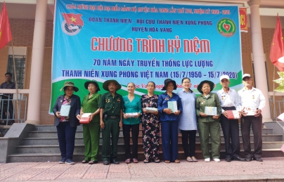 HUYỆN ĐOÀN PHỐI HỢP TỔ CHỨC HÀNH QUÂN KỶ NIỆM 70 NĂM NGÀY TRUYỀN THỐNG LỰC LƯỢNG THANH NIÊN XUNG PHONG  VIỆT NAM