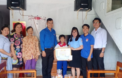Thiếu nhi Quảng Nam nhặt được của rơi trả lại người mất