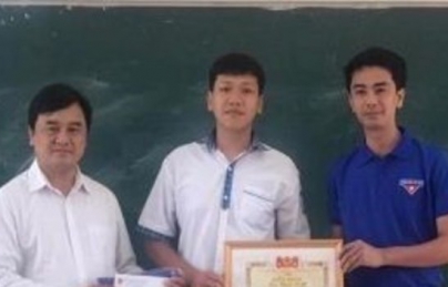 Nam sinh lớp 11 lao xuống biển cứu bé gái đuối nước