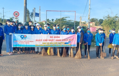 HÒA NHƠN: “NGÀY CHỦ NHẬT XANH - SẠCH - ĐẸP” CÙNG ĐOÀN THANH NIÊN - HỘI LIÊN HIỆP THANH NIÊN XÃ HÒA NHƠN