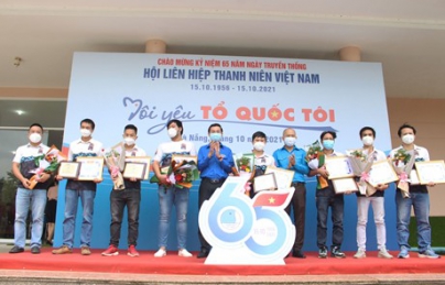 Đà Nẵng tôn vinh thanh niên ngày đêm trực chốt chống dịch