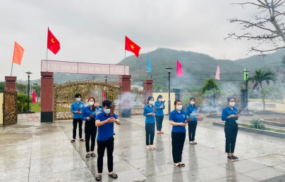 HÒA NINH: TỔ CHỨC HOẠT ĐỘNG DÂNG HƯƠNG, VỆ SINH NGHĨA TRANG LIỆT SĨ NGÀY RẰM VÀ MÙNG 1 ÂM LỊCH