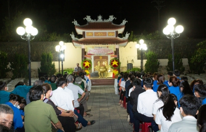 HÒA BẮC: TỔ CHỨC BUỔI LỄ THẮP NẾN TRI ÂN CÁC ANH HÙNG LIỆT SĨ VÀ NÓI CHUYỆN CHUYÊN ĐỀ VỀ CHIẾN THẮNG LỊCH SỬ 30/4/1975.