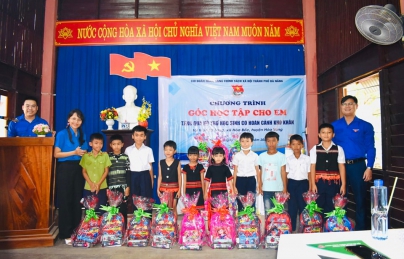 HÒA BẮC: TỔ CHỨC CHƯƠNG TRÌNH TRAO TẶNG “GÓC HỌC TẬP CHO EM”