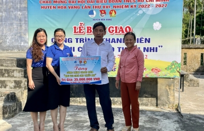 TRAO TẶNG CÔNG TRÌNH THANH NIÊN 