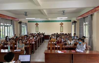 HÒA PHƯỚC: TỔNG RA QUÂN HƯỚNG DẪN, HỖ TRỢ NGƯỜI DÂN TRUY CẬP TRANG THÔNG TIN ĐIỆN TỬ OA ZALO UỶ BAN NHÂN DÂN HUYỆN HOÀ VANG