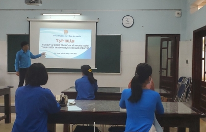 TRƯỜNG THPT ÔNG ÍCH KHIÊM TỔ CHỨC TẬP HUẤN NGHIỆP VỤ CÔNG TÁC ĐOÀN VÀ PHONG TRÀO THANH NIÊN TRƯỜNG HỌC CHO GIÁO VIÊN TRẺ
