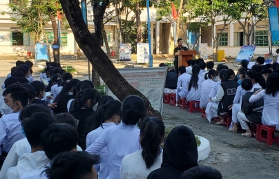 ĐOÀN TRƯỜNG THPT ÔNG ÍCH KHIÊM TỔ CHỨC TƯ VẤN HƯỚNG NGHIỆP - TUYỂN SINH CHO ĐOÀN VIÊN HỌC SINH LỚP 12