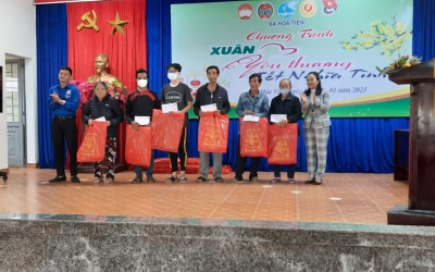 ĐOÀN XÃ HÒA TIẾN TỔ CHỨC CHƯƠNG TRÌNH “XUÂN YÊU THƯƠNG - TẾT NGHĨA TÌNH