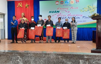 ĐOÀN XÃ HÒA TIẾN TỔ CHỨC CHƯƠNG TRÌNH “XUÂN YÊU THƯƠNG - TẾT NGHĨA TÌNH