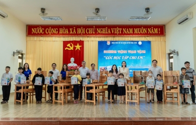 HÒA VANG: TỔ CHỨC CHƯƠNG TRÌNH TRAO TẶNG “GÓC HỌC TẬP CHO EM”.