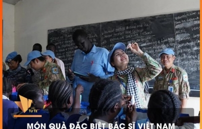 BÁC SĨ MŨ NỒI XANH VIỆT NAM TẶNG QUÀ CHO HỌC SINH NAM SUDAN NHÂN NGÀY 30/4