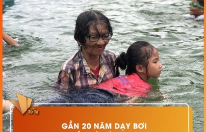 GẦN 20 NĂM DẠY BƠI MIỄN PHÍ CHO TRẺ EM CỦA BÀ SÁU THIA