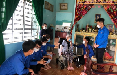 CHÚNG CON LUÔN BÊN MẸ