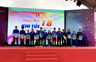 NGÀY HỘI KHI TÔI 18